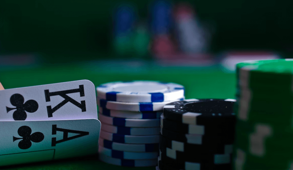 Poker - Jucătorii avansați gândesc în termeni de joc